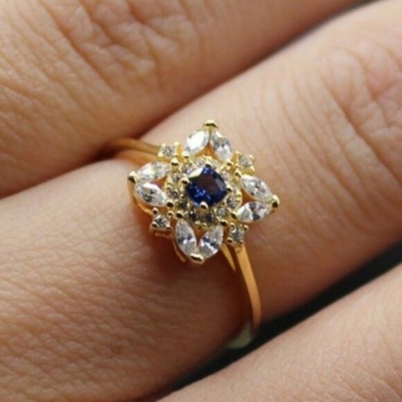 Elegant Gold Sapphire Flower Ring Cubic Zirconia Size 8 - Picture 3 of 9